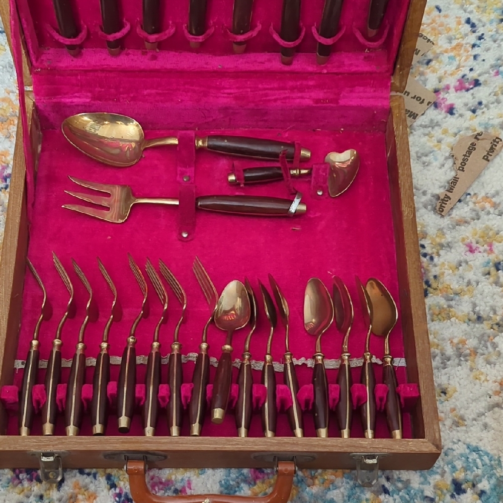 Bronzeware And Wood 8+Setting Flatware Plus Serving Pieces. Original Box.